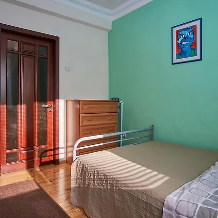 Уютная Квартира С 2 Спальнями В Центре Apartament